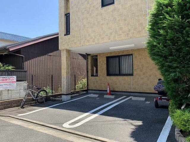 カーサセレノの駐車場