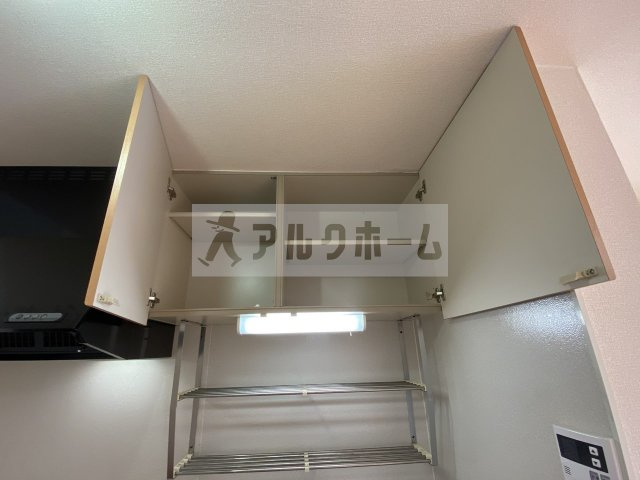 AMOUR ASABU(アムールアザブ)のキッチン|上にもあるので安心です