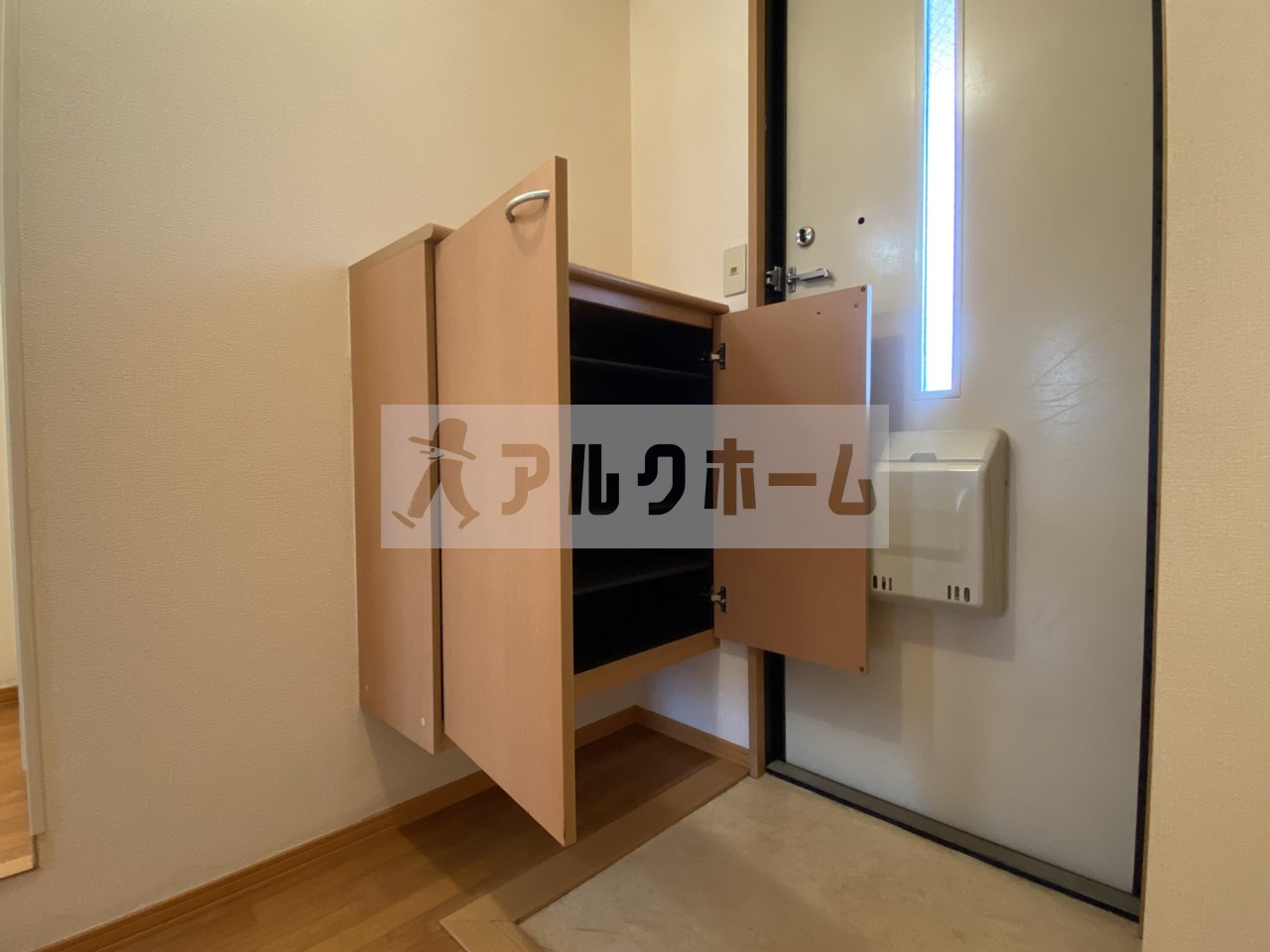 AMOUR ASABU(アムールアザブ)の玄関|小さ目ですがシューズBOXも完備