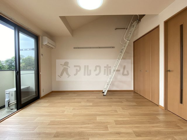 AMOUR ASABU(アムールアザブ)の居間・リビング|ソファーも置けちゃいそう♪