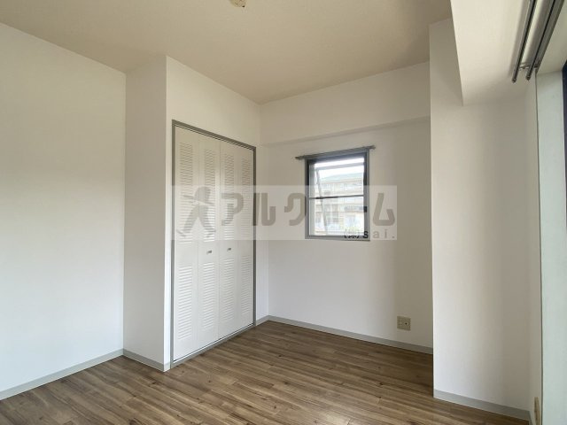 ルキア国分の洋室