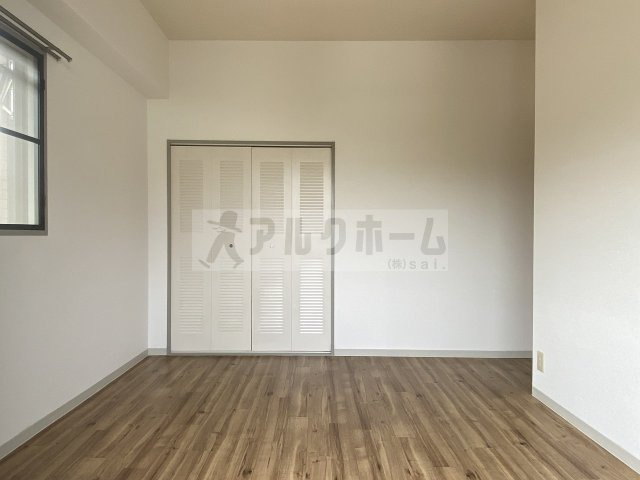 ルキア国分の洋室