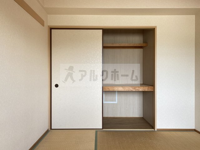 カーザｄｉポルタの収納|カーザdiポルタ（柏原市国分西）　押入れ