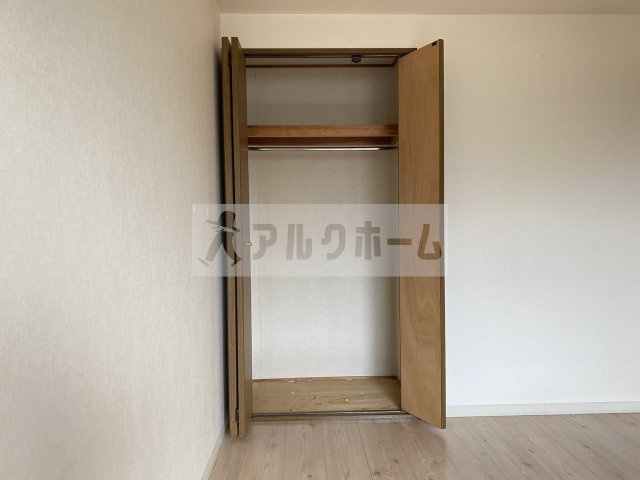 カーザｄｉポルタの収納|カーザdiポルタ（柏原市国分西）　洋室①　収納