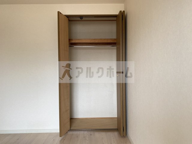 カーザｄｉポルタの収納|カーザdiポルタ（柏原市国分西）　洋室②　クローゼット