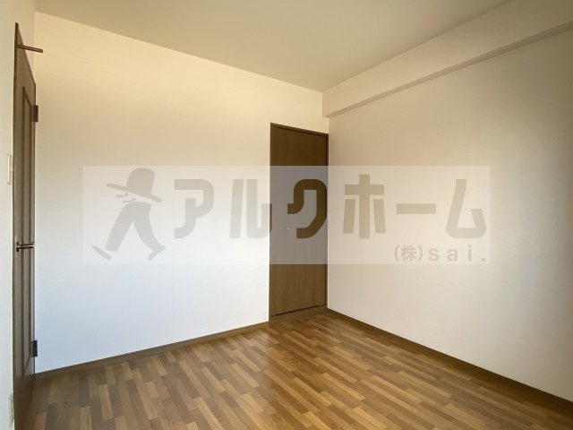 アルカザーレ国分西の洋室