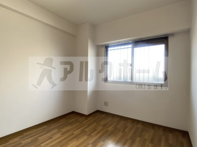 アルカザーレ国分西の洋室