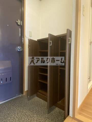 第2泰山ハイツの玄関