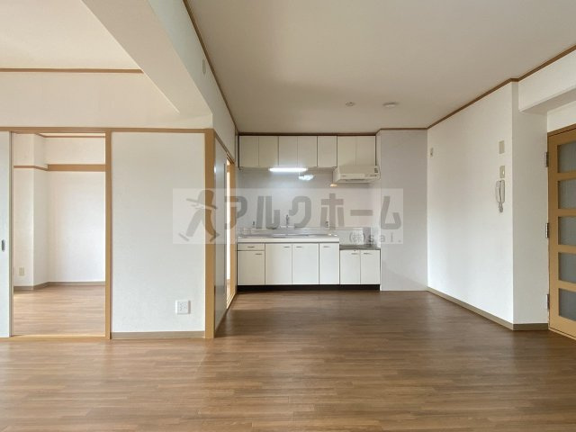 第2泰山ハイツの居間・リビング