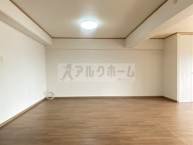 第2泰山ハイツの居間・リビング