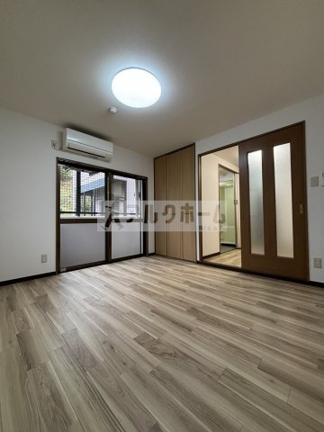 メゾンエトワールの居間・リビング