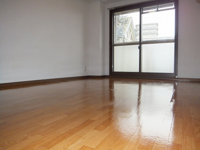 にしみマンションの洋室