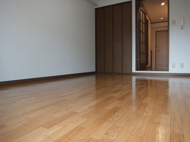 にしみマンションの洋室