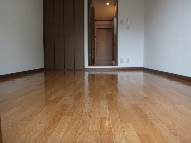 にしみマンションの洋室