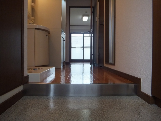 にしみマンションの玄関