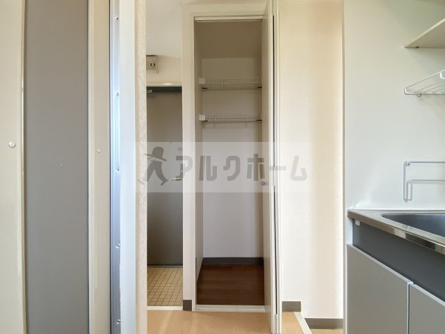 ハイネス石川の収納|ハイネス石川（河内国分駅・道明寺駅）　クローゼット