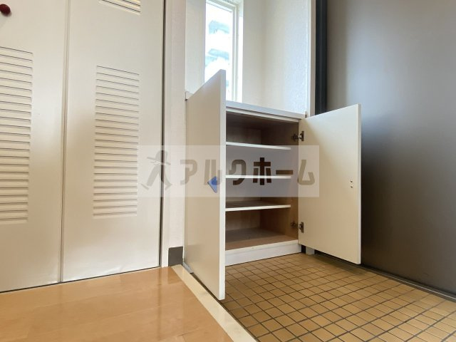 ハイネス石川の玄関|ハイネス石川（河内国分駅・道明寺駅）　下駄箱