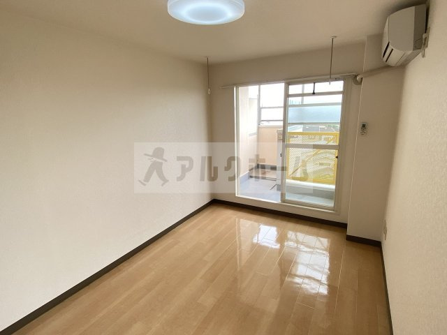 ハイネス石川の居間・リビング|ハイネス石川（河内国分駅・道明寺駅）　洋室