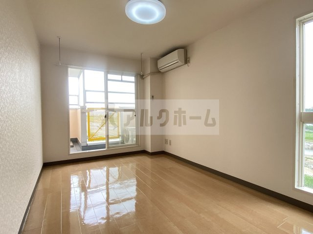 ハイネス石川の居間・リビング|ハイネス石川（河内国分駅・道明寺駅）　洋室