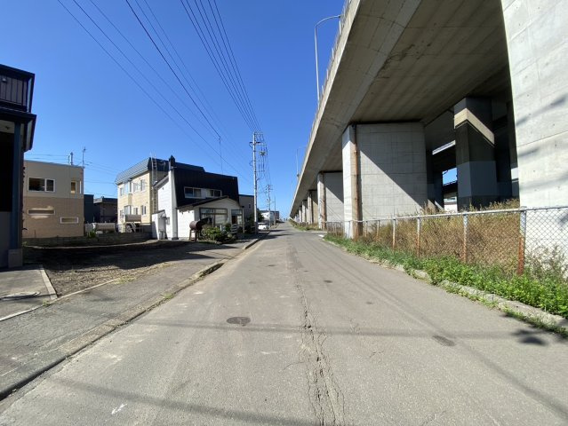 北郷1条11丁目の前面道路含む現地写真