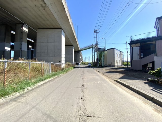 北郷1条11丁目の前面道路含む現地写真