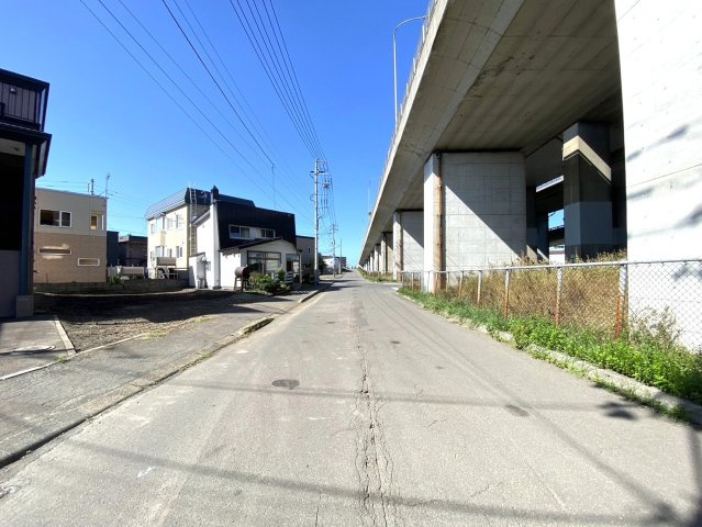 北郷1条11丁目の前面道路含む現地写真