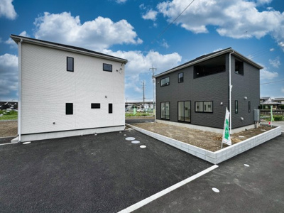 【外観】 | 新築　太田市細谷町第2　クレイドルガーデン　２号棟 | 並列駐車可能なカースペースです！お客様も遊びに来やすいですね♪
