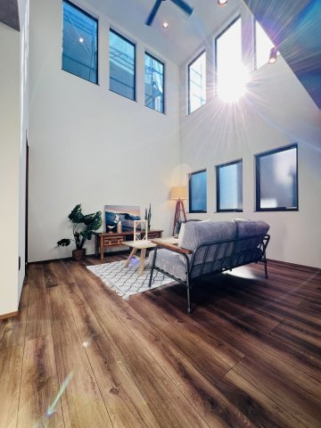 言葉はいらない家ＩＮ辻堂東海岸の居間・リビング