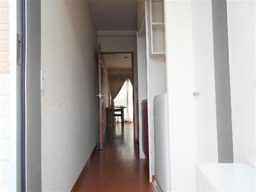 レオパレスオークトゥリーズの玄関