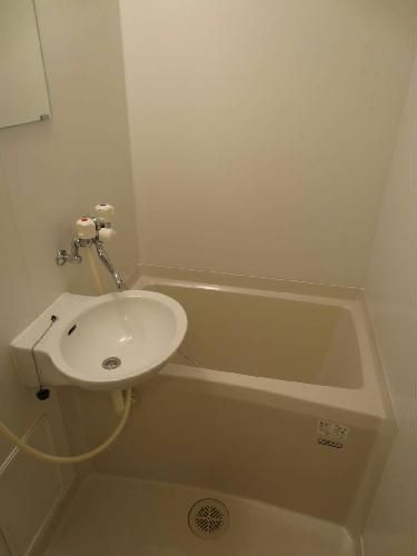 レオパレスオークトゥリーズの浴室