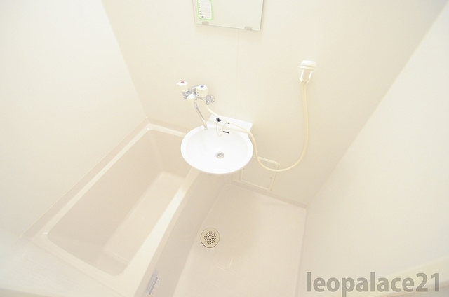 レオパレスWinsの浴室