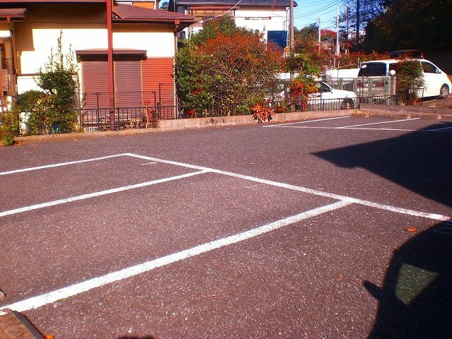 レオパレスラビーネの駐車場