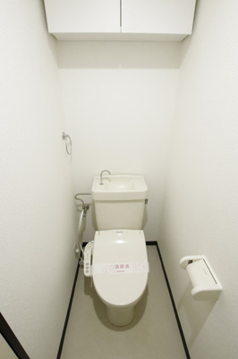 上部に収納棚付♪