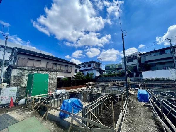 横浜市神奈川区中丸の新築一戸建の前面道路含む現地写真|現在建築中の為、同仕様物件のご案内をさせて頂きます。
お車でご自宅まで送迎承ります。