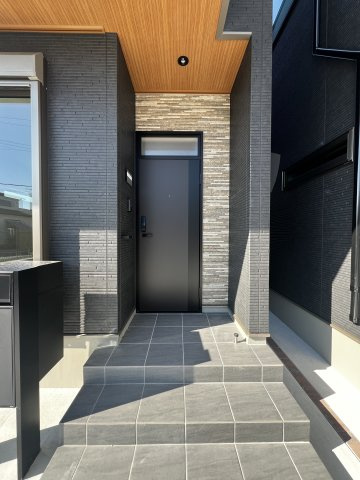 シアラ直川小学校前・デザイナーズ戸建賃貸・95045の玄関