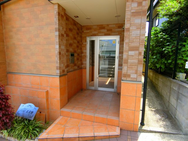 レスト大美野のエントランス