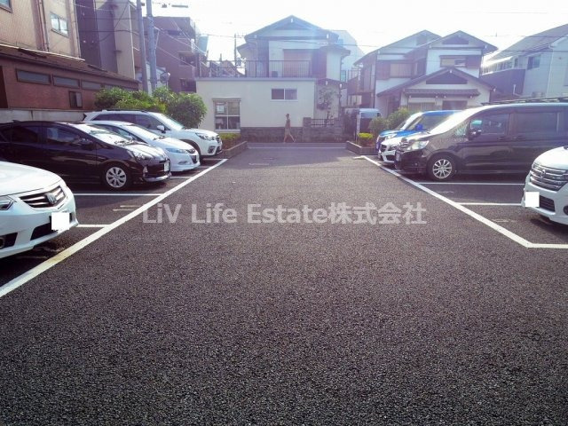 リブリ・シャイニー平松の駐車場