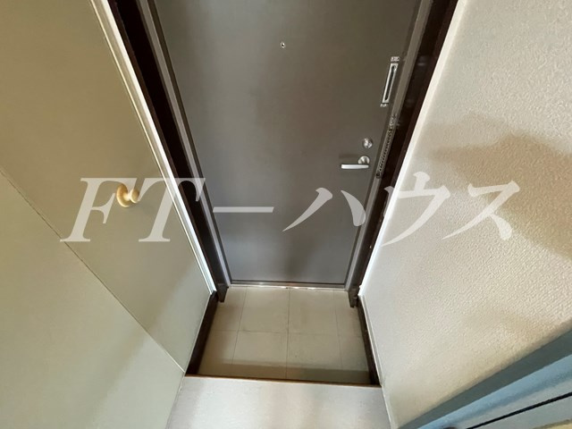 ノーリーズン前原西の玄関