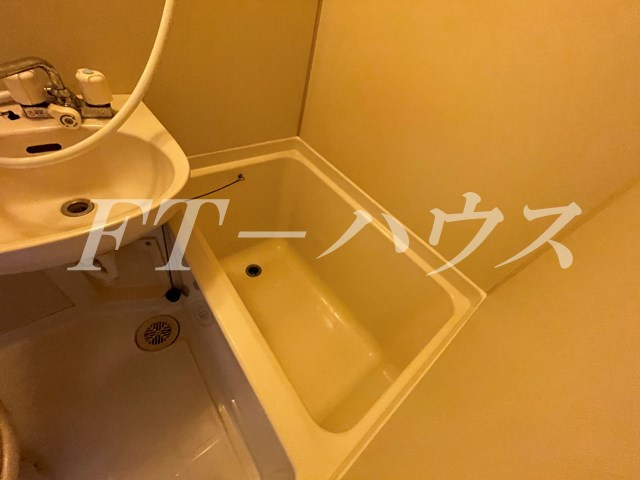 ノーリーズン前原西の浴室