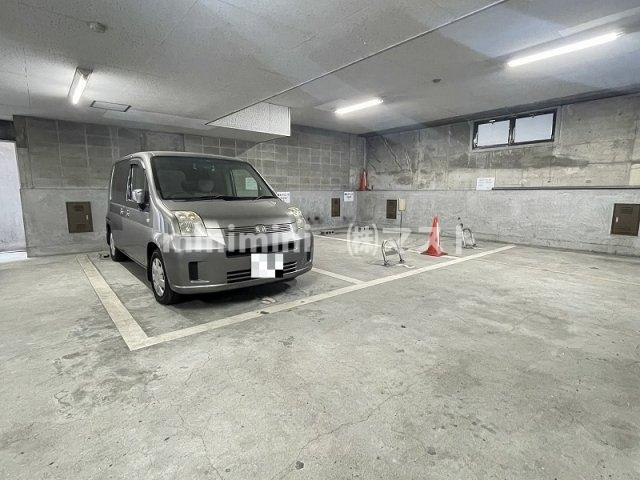 淺沼谷町マンションの駐車場