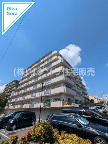香里ヶ丘グランドハイツの外観|新しい生活にいかがでしょうか？外観はお住まいの顔になります。こだわりたいポイントですね。水回りリフォームやリノベーションも承ってます。
■現地見学・資金計画相談・住宅ローン相談もお問合せ受付中■