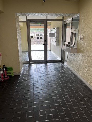 福井グランドハイツのエントランス