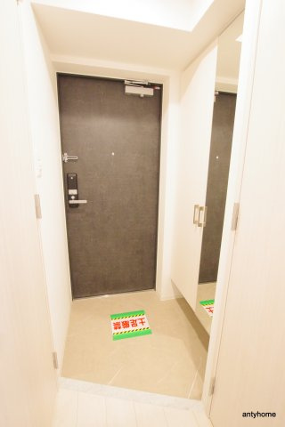 エスリード難波ザ・メゾン 仲介手数料無料の玄関