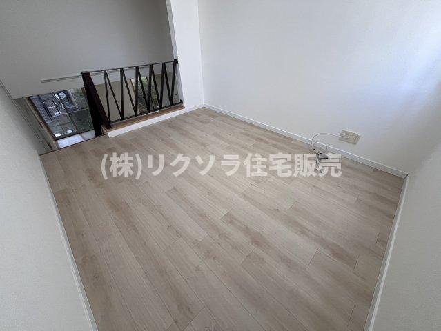 星田北4丁目　中古一戸建ての居間・リビング|セカンドリビング　5.25帖
■物件内覧・資金計画相談・住宅ローン相談、リフォーム相談、お問合せ受付中■
※当日・翌日のご内覧、ご相談はお電話でのお問合せがスムーズです！