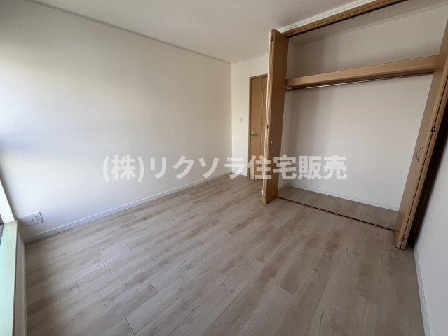 星田北4丁目　中古一戸建ての洋室|洋室6.25帖
■物件内覧・資金計画相談・住宅ローン相談、リフォーム相談、お問合せ受付中■
※当日・翌日のご内覧、ご相談はお電話でのお問合せがスムーズです！