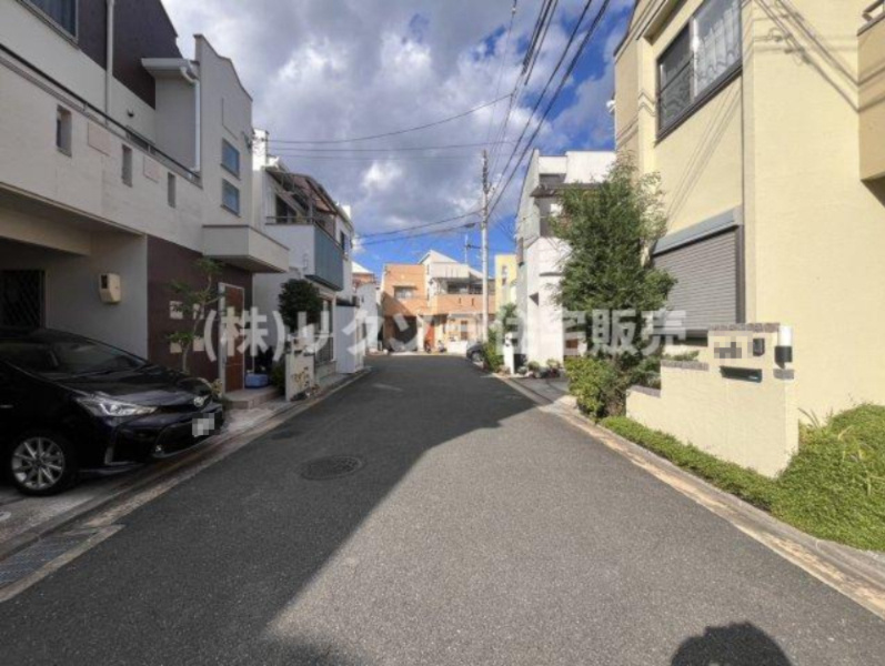 星田北4丁目　中古一戸建ての前面道路含む現地写真|■物件内覧・資金計画相談・住宅ローン相談、リフォーム相談、お問合せ受付中■
※当日・翌日のご内覧、ご相談はお電話でのお問合せがスムーズです！