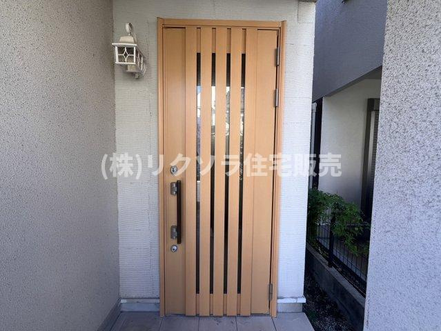 星田北4丁目　中古一戸建ての玄関|■物件内覧・資金計画相談・住宅ローン相談、リフォーム相談、お問合せ受付中■
※当日・翌日のご内覧、ご相談はお電話でのお問合せがスムーズです！