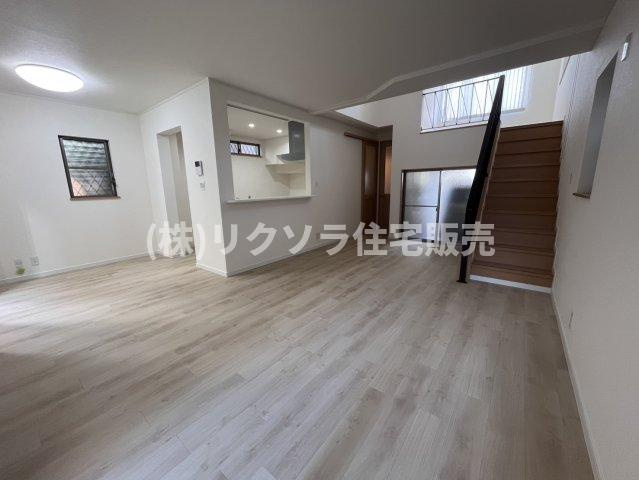 星田北4丁目　中古一戸建ての居間・リビング|LDK15.9帖
■物件内覧・資金計画相談・住宅ローン相談、リフォーム相談、お問合せ受付中■
※当日・翌日のご内覧、ご相談はお電話でのお問合せがスムーズです！