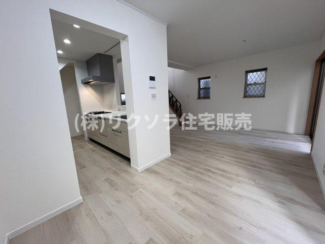 星田北4丁目　中古一戸建ての居間・リビング|LDK15.9帖
■物件内覧・資金計画相談・住宅ローン相談、リフォーム相談、お問合せ受付中■
※当日・翌日のご内覧、ご相談はお電話でのお問合せがスムーズです！