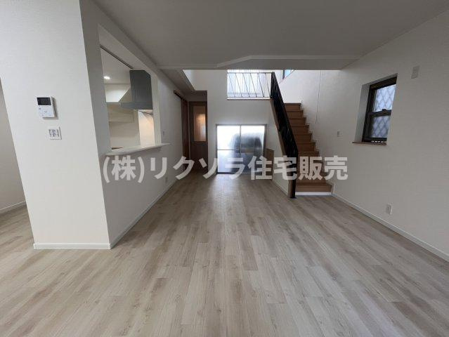 星田北4丁目　中古一戸建ての居間・リビング|LDK15.9帖
■物件内覧・資金計画相談・住宅ローン相談、リフォーム相談、お問合せ受付中■
※当日・翌日のご内覧、ご相談はお電話でのお問合せがスムーズです！